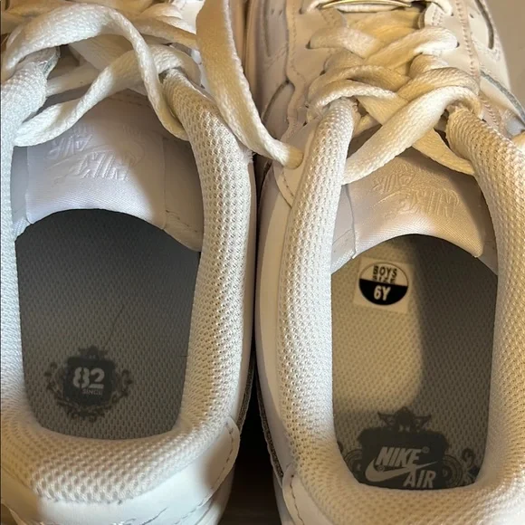 Nike Kids' White Leather Sneakers, Size 6 Y - Picture 3 of 5